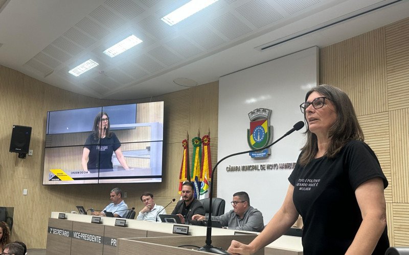 Vereadora Professora Luciana (PT) na tribuna da Câmara de Vereadores na quarta-feira, 18 de fevereiro  | abc+