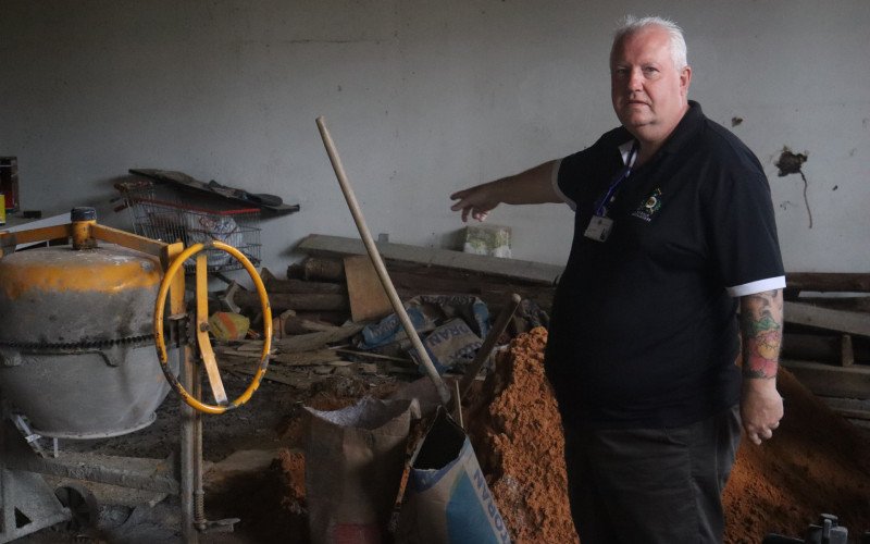 Marcos Bock mostra as marcas do avan&ccedil;o nas obras