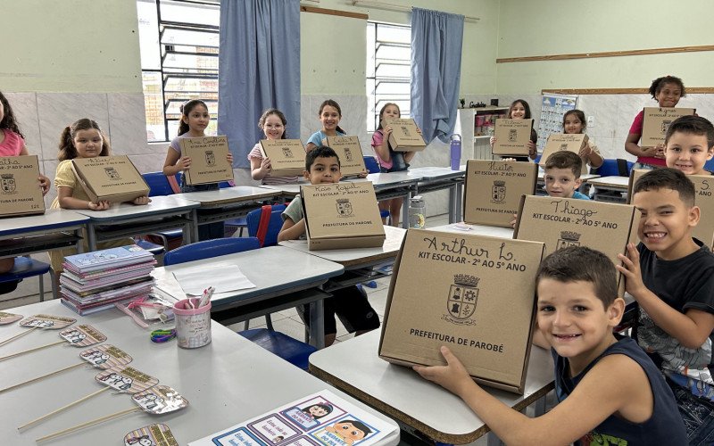 Alunos da Escola Professora Ana Maria Fay dos Santos estavam ansiosos para receber o material escolar