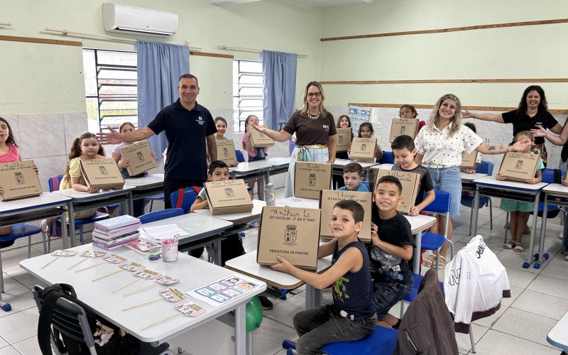Alunos da Escola Professora Ana Maria Fay dos Santos estavam ansiosos para receber o material escolar