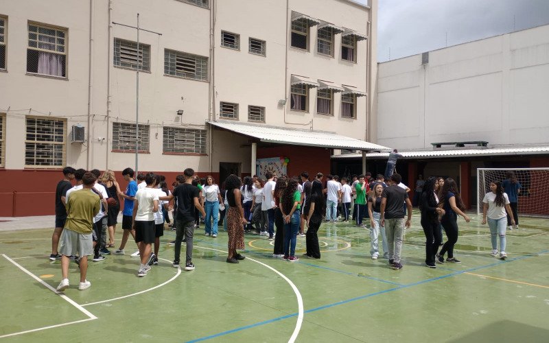 Escolas estaduais voltam às aulas nesta quarta-feira