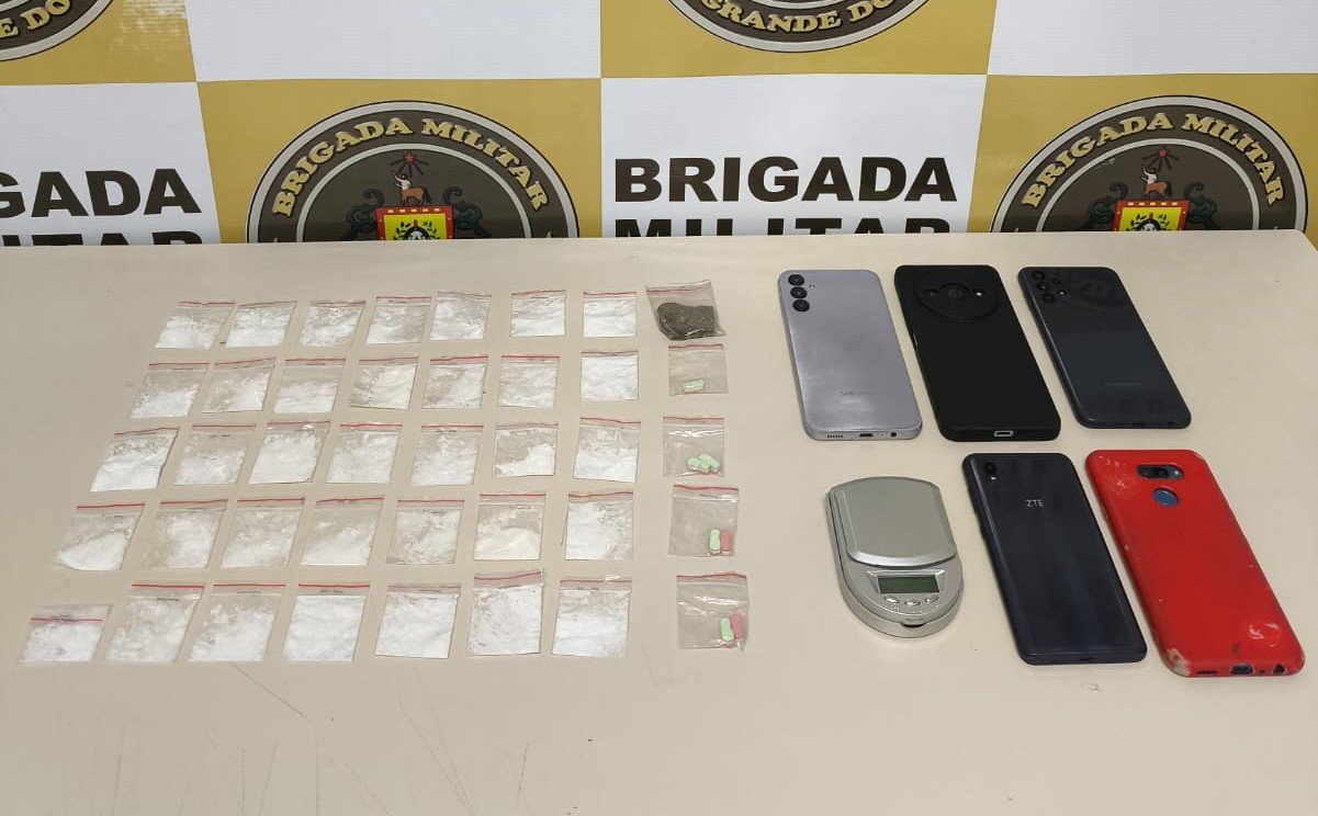 Casal &eacute; preso com 35 pacotes de coca&iacute;na em Nova Petr&oacute;polis