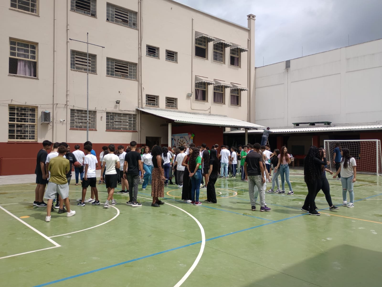 Mais de 700 mil estudantes voltam &agrave;s aulas na rede estadual