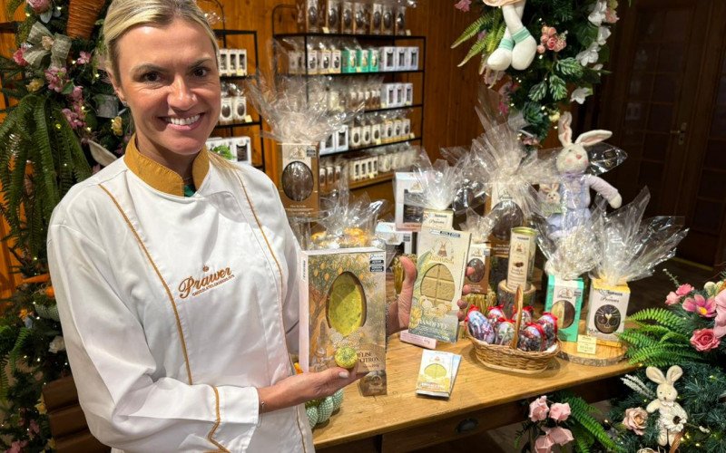 Produção de chocolate artesanal para a Páscoa 2026 em Gramado
