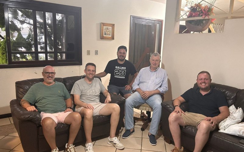 Grupo liderado por Covattinho (à direita) se reuniu com Heinze no litoral | abc+