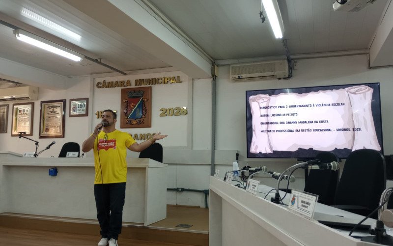 Abertura do Ano Letivo 2026 ocorreu na Câmara de Vereadores contou com palestra ministrada pelo professor da rede municipal Luciano Peixoto