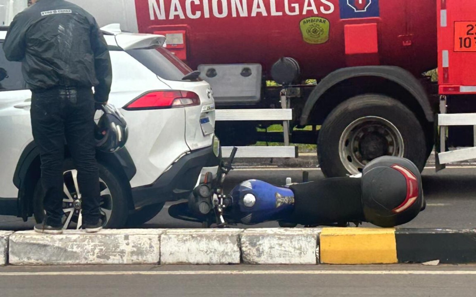 BR-116: Acidente entre moto e carro causa bloqueio de uma das faixas no Vale do Sinos