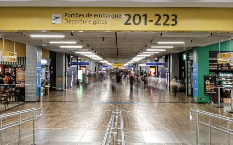 Voos do Brasil para países do Oriente Médio são suspensos após início do conflito no Irã