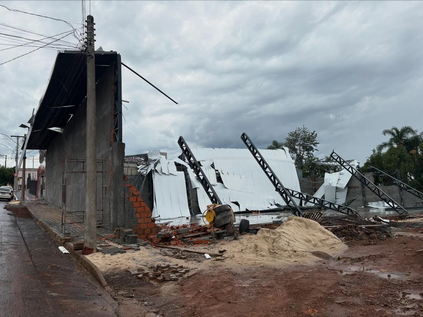 Temporal deixa rastro de destruição com mais de 460 casas com estragos; região afetada segue em alerta