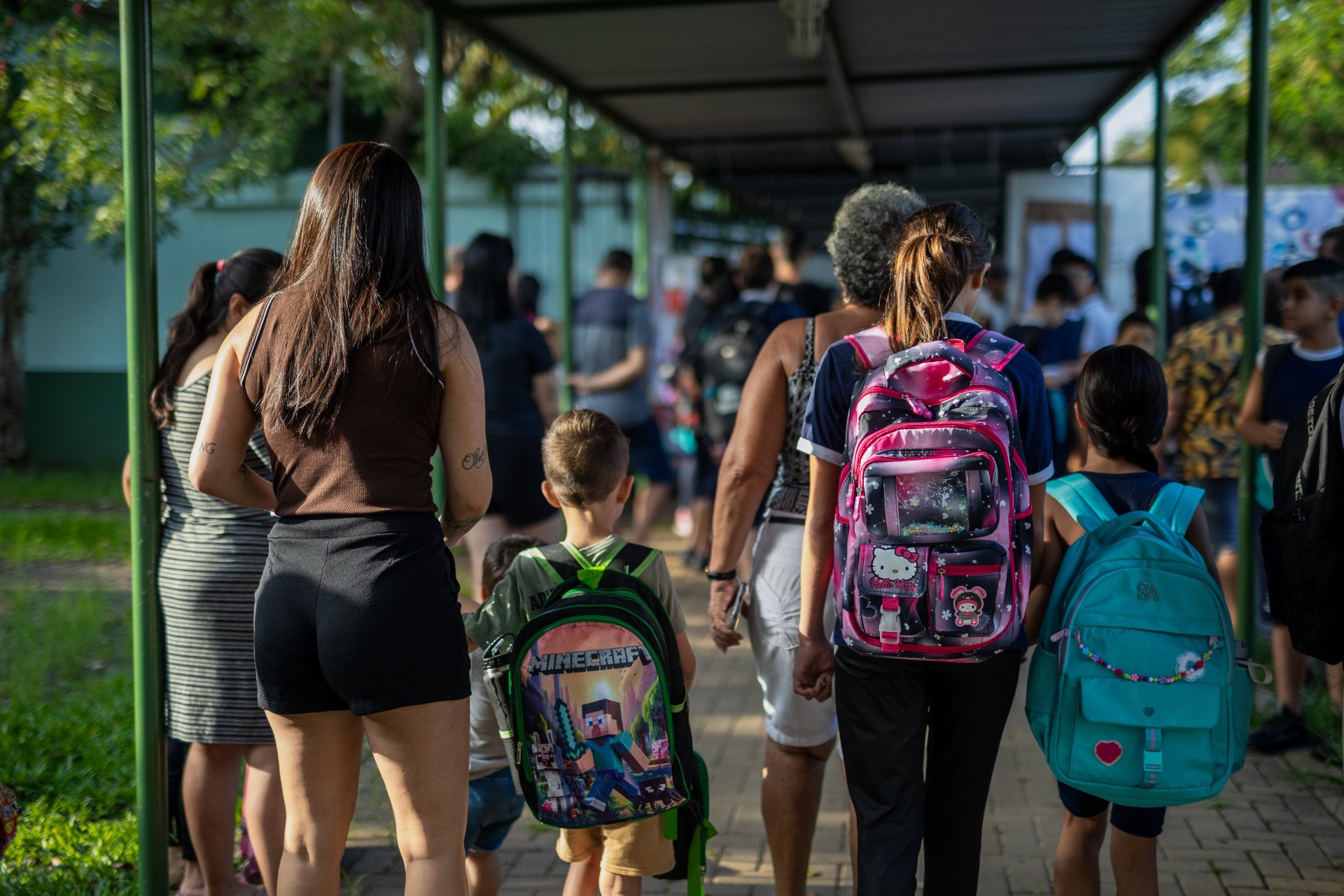 Ano letivo começa para cerca de 30 mil estudantes em Canoas
