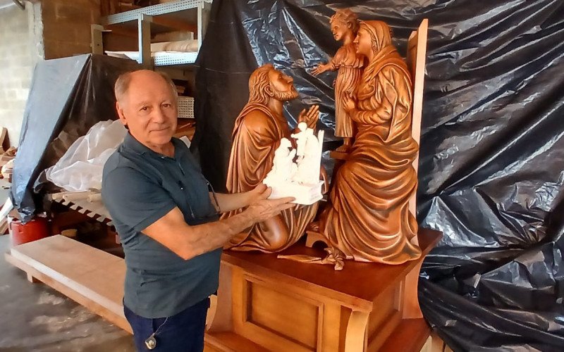 Valter Frasson e o resultado da sua mais recente escultura