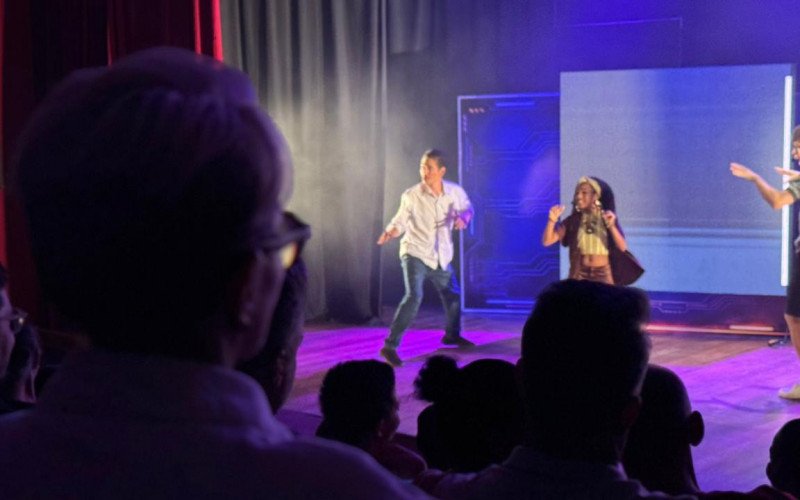 Espetáculo O Monstro do Jogo, no Teatro Paschoal Carlos Magno