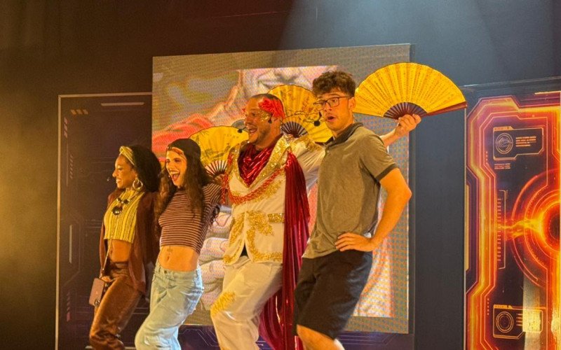 Espetáculo O Monstro do Jogo, no Teatro Paschoal Carlos Magno
