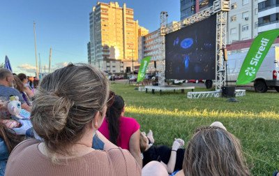 Cinema, mar e famílias: Sicredi PicMovie Tramandaí encerra temporada da Central de Verão do Grupo Sinos