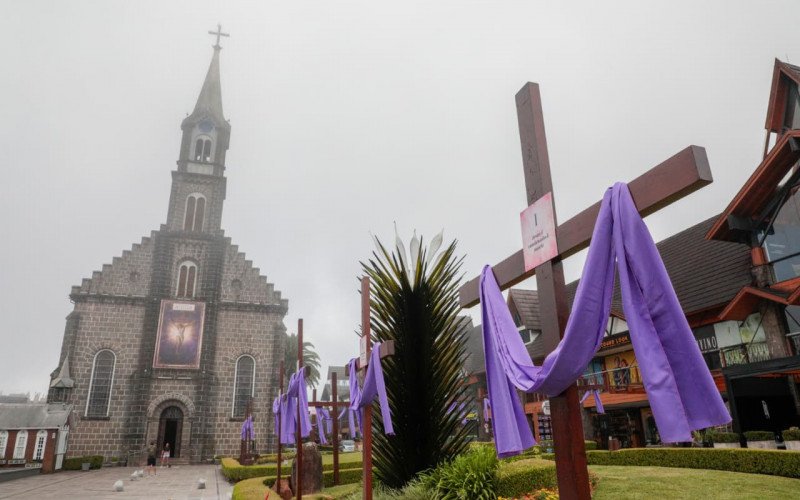 Paróquia São Pedro recebe símbolos da Quaresma na programação do Gramado Aleluia