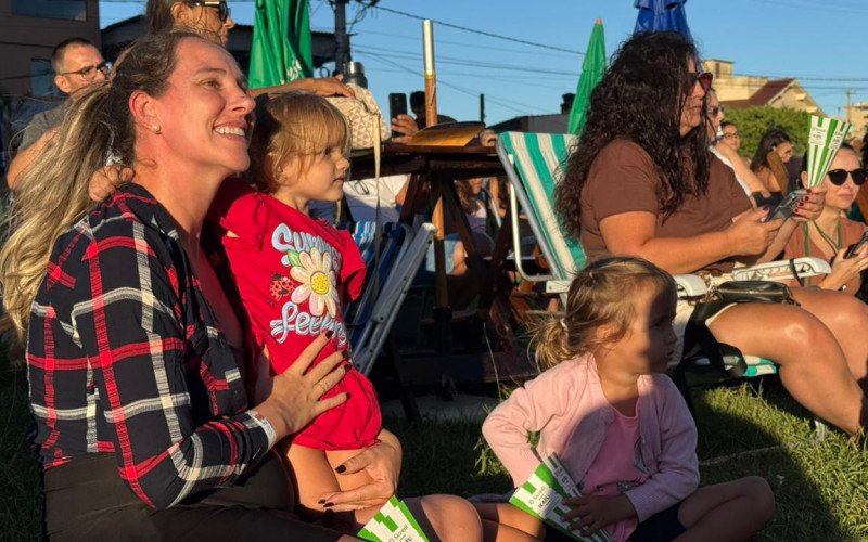 Evento iniciou no final da tarde já com registro de famílias aproveitando o cinema ao ar livre