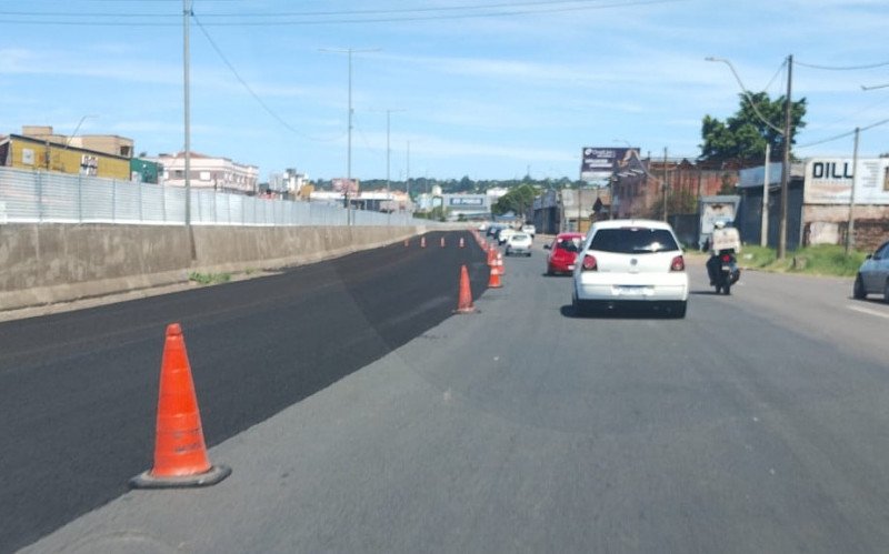 Obras de pavimentação causam redução de faixas na BR-118 em São Leopoldo neste domingo (22/2/26) - na foto o trecho entre as pontes do Sinos e o Viaduto Manoel Luiz Nunes (a elevada sobre a Avenida João Corrêa) no sentido interior-capital