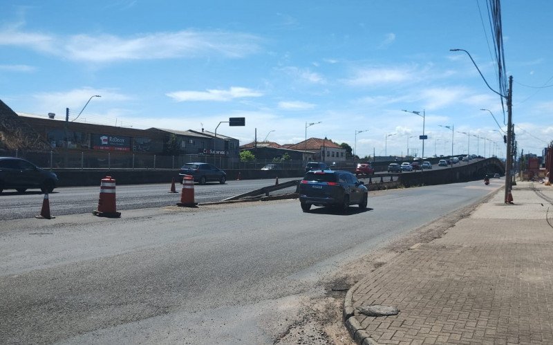 Obras de pavimentação causam redução de faixas na BR-118 em São Leopoldo neste domingo (22/2/26) - na foto o trecho do Viaduto Manoel Luiz Nunes (a elevada sobre a Avenida João Corrêa) no sentido interior-capital