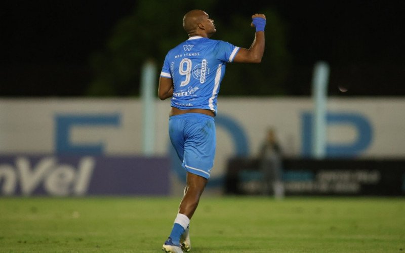 Luam Parede marcou duas vezes no jogo de ida | abc+