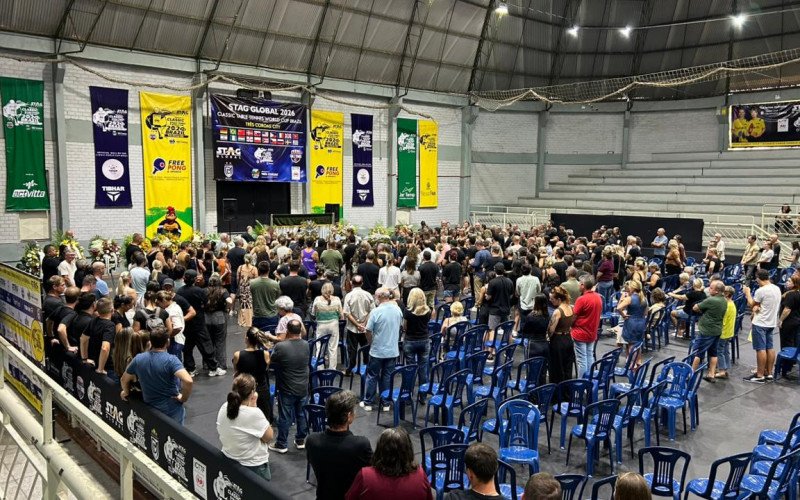 Despedida de Sissa aconteceu nio Ginásio Municipal de Três Coroas | abc+