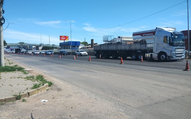 Obras de pavimentação causam redução de faixas na BR-118 em São Leopoldo neste domingo (22/2/26) - na foto o trecho entre antes do Viaduto Manoel Luiz Nunes (a elevada sobre a Avenida João Corrêa) no sentido capital-interior