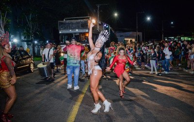 Protegidos levou ensaio de rua ao bairro Rondônia e intensifica preparação para desfile em Porto Alegre