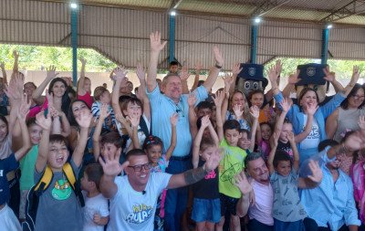 Aulas da rede municipal iniciaram nesta segunda-feira na região