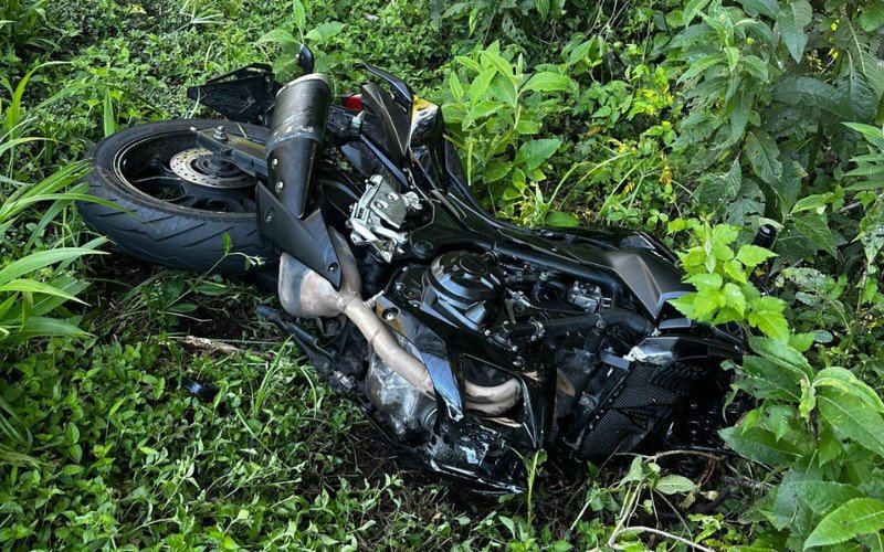 Motociclista morreu em acidente envolvendo outros dois carros em Gramado