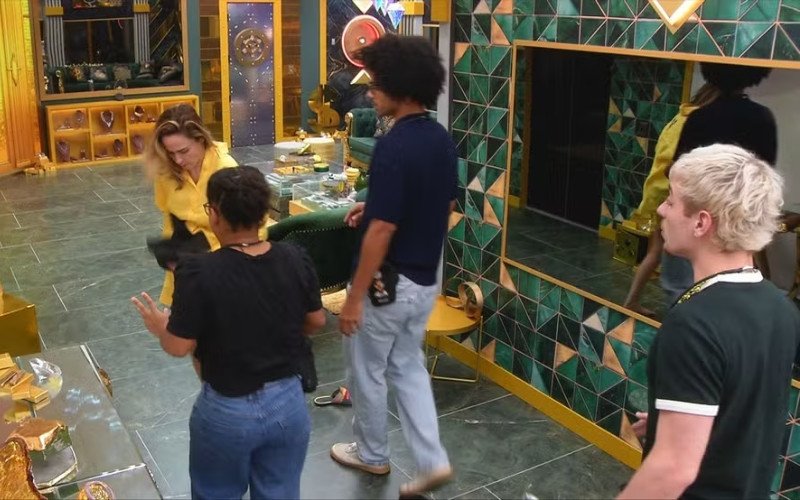 Ana Paula amassa chapéu de Alberto Cowboy depois de discussão no pós-formação de paredão do BBB 26 | abc+