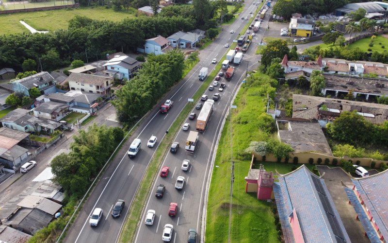 Fila quilométrica na RS-240 entre São Leopoldo e Portão