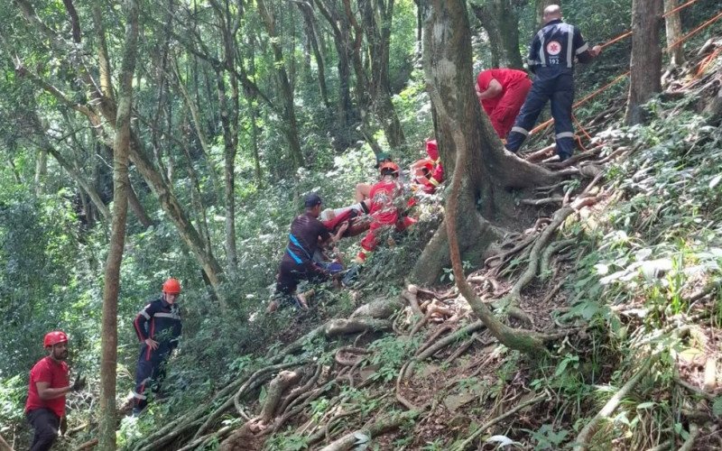 Jovem foi resgata pelos bombeiros de Candelária em local de difícil acesso | abc+
