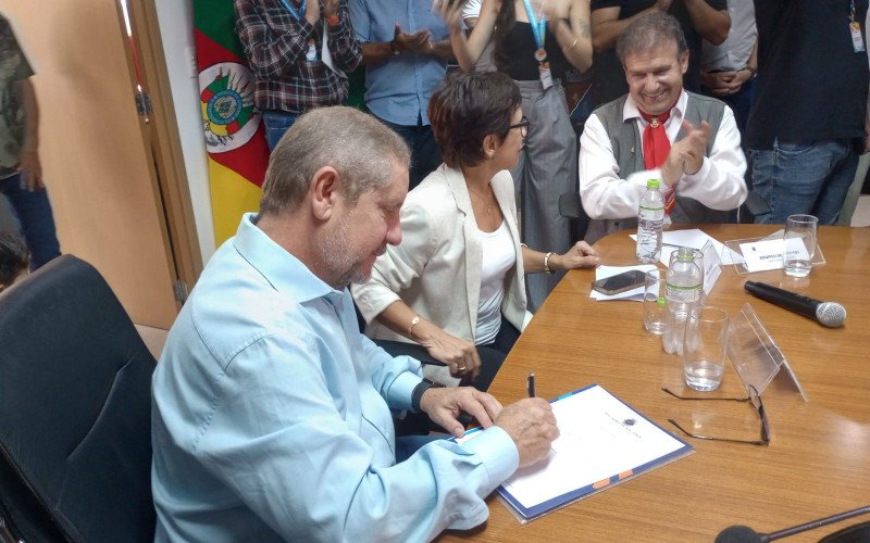 Iara Cardoso é empossada oficialmente como a nova secretária de Saúde