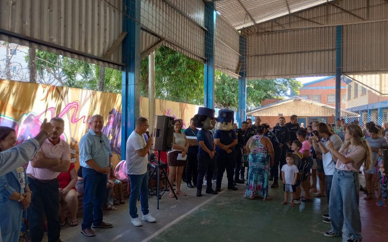 EMEF Maria Edila da Silva Schmidt recebeu a "Ação Volta às Aulas" em parceria com a Guarda Civil