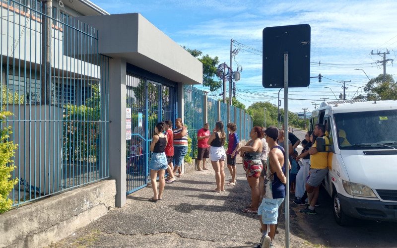 As aulas iniciaram nesta segunda-feira na EMEF Olímpio Vianna Albrecht