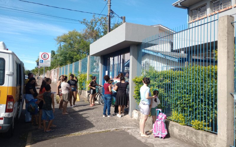 As aulas iniciaram nesta segunda-feira na EMEF Olímpio Vianna Albrecht