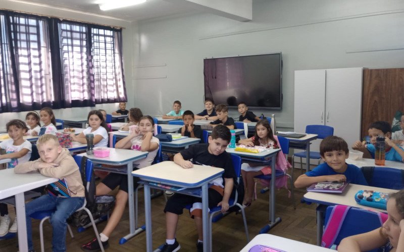 As aulas iniciaram nesta segunda-feira na EMEF Olímpio Vianna Albrecht