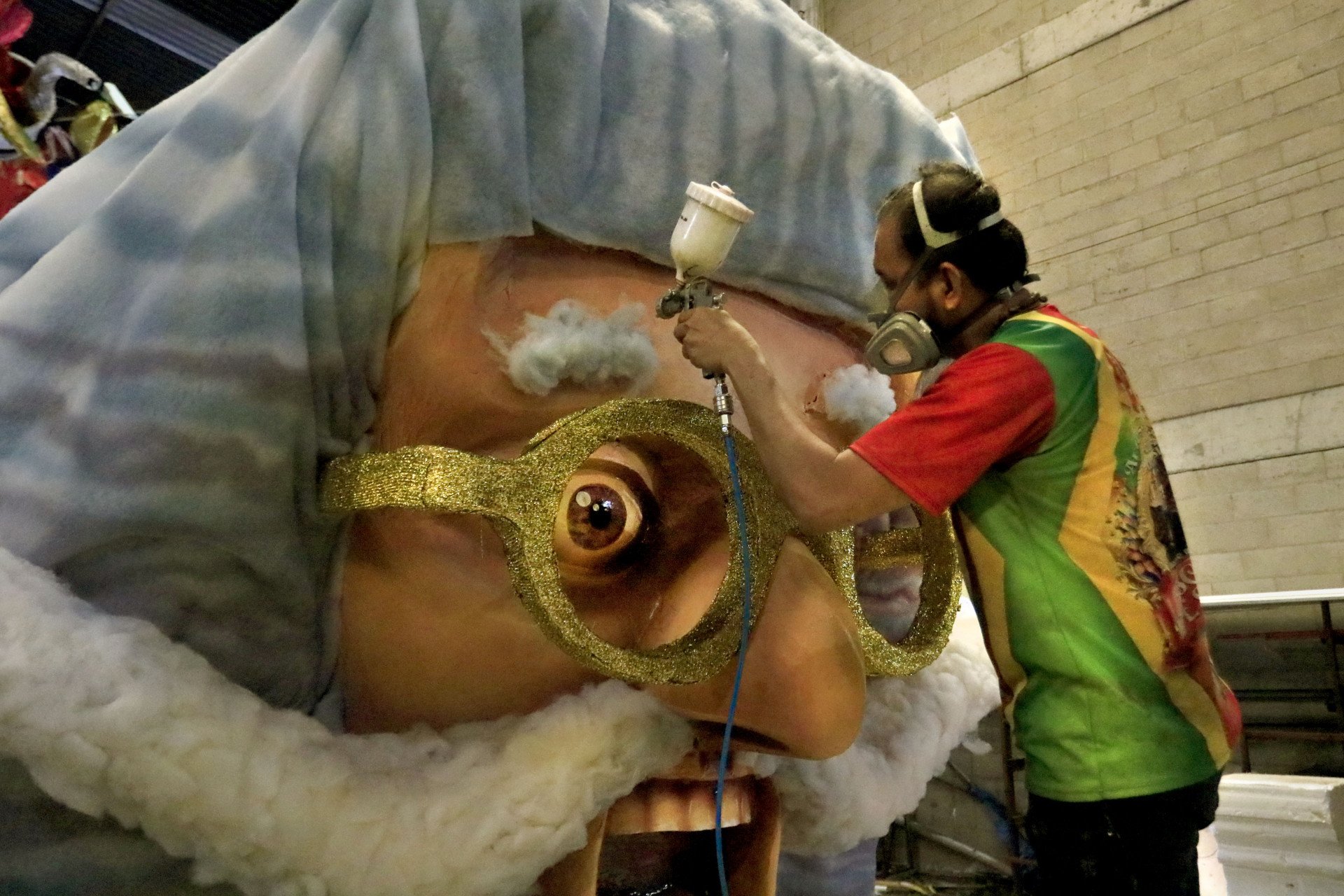 Após os últimos retoques nas alegorias no barracão do Porto Seco, a escola de samba leopoldense Império do Sol espera fazer um grande carnaval na Série Ouro de Porto Alegre | abc+