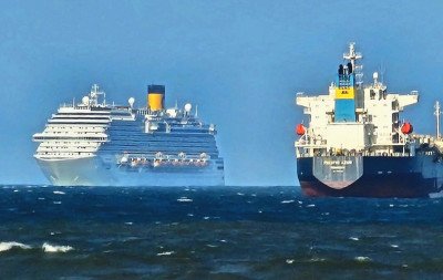 VÍDEO: Marinha faz resgate em navio de cruzeiro italiano que parou em Tramandaí; entenda