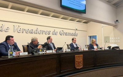 Sessões da Câmara de Gramado retornam com projetos relacionados ao estacionamento rotativo e transporte escolar