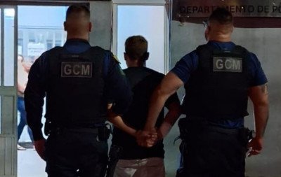 Homem invade casa e tenta estrangular ex-companheira na frente das filhas em São Leopoldo