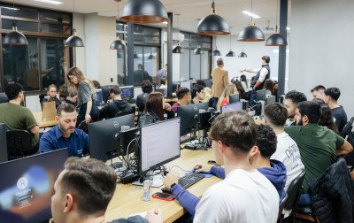 Inteligência Artificial avança nas empresas e reforça a importância da formação qualificada