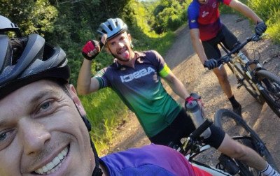 "O mais brincalhão da turma": Amigos relembram da personalidade do terceiro ciclista que morreu após atropelamento na RS-115