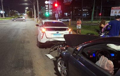 Motorista é preso após colisão na esquina da Boqueirão com Açucena, em Canoas