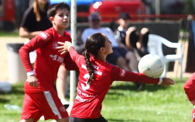 Atleta da SGNH, Alice prepara a jogada para o companheiro | abc+