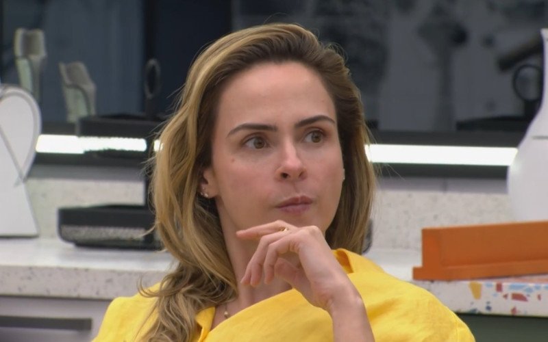 Ana Paula Renault amassou chapéu de Cowboy após Veterano falar do pai dela no BBB 26 | abc+