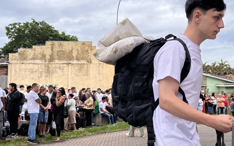 Somente nessa segunda-feira (24), em torno de 250 jovens de Novo Hamburgo embarcaram para servir em quartéis de Santa Maria | abc+