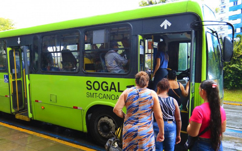 Mais canoenses estão usando o transporte público em razão do passe livre | abc+