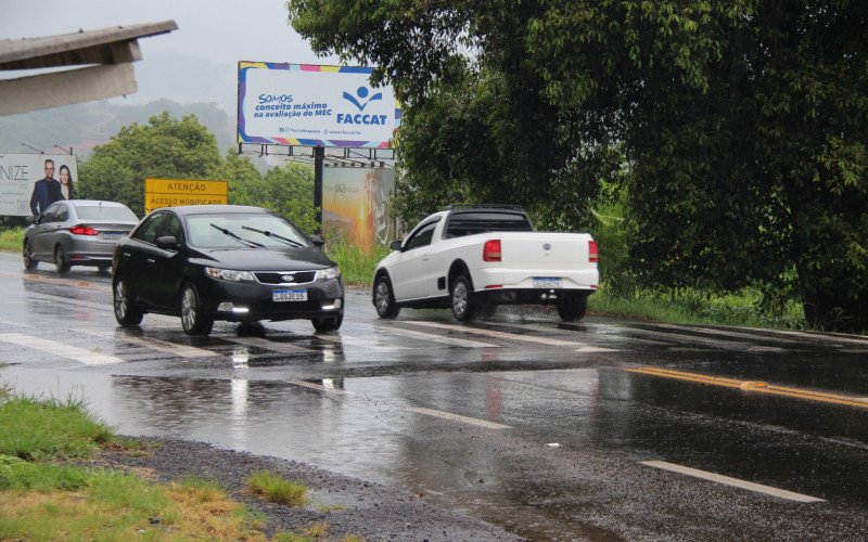 Redutor de velocidade instalado na RS-115, em Igrejinha