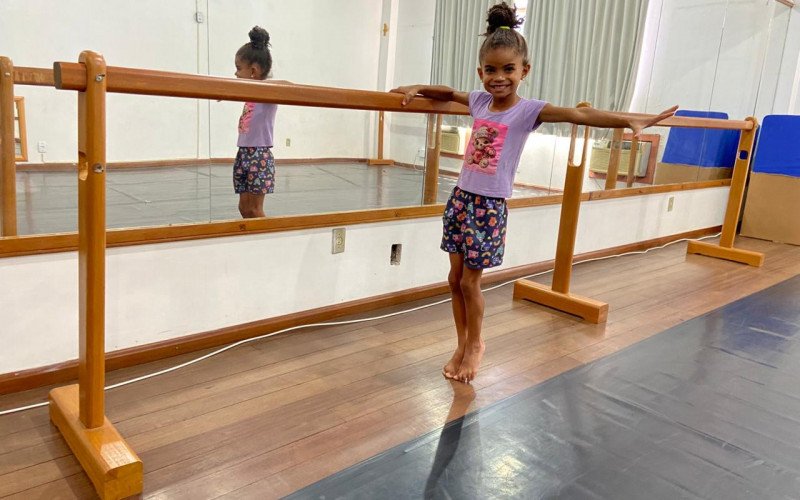 Nova aluna de dança da Escola Municipal de Arte Carlão, Diana Oliveira | abc+