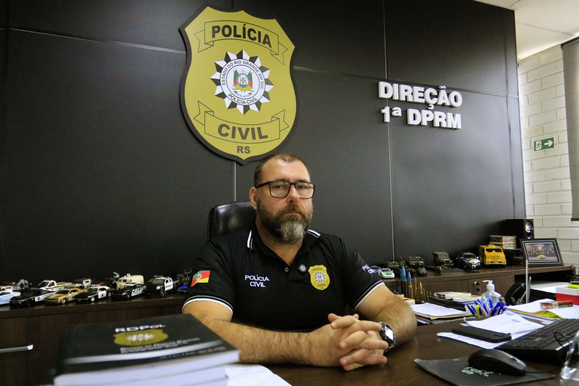 “Já temos elementos para indiciá-lo”, afirma delegado sobre PM preso por suspeita de matar a ex e os pais dela